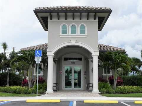 3800 Hillcrest Dr, Hollywood, FL 33021