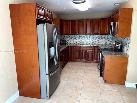 6407 SW 5th St, Pembroke Pines, FL 33023