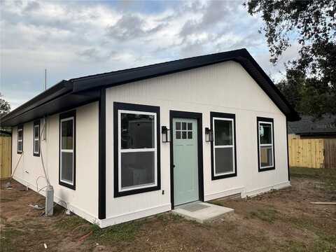 5611 BERTS RD, LADY LAKE, FL 32159