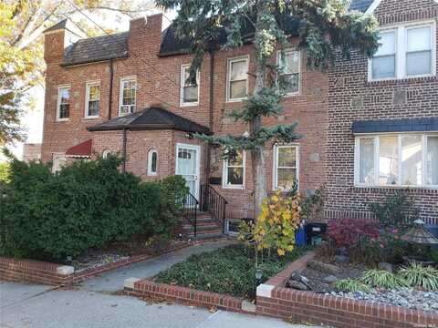 82-28 Penelope Avenue, Middle Village, NY 11379