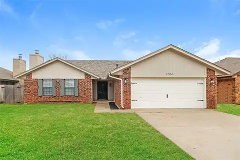 1704 Shannon Drive, Midwest City, OK 73130