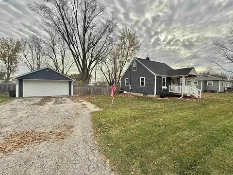 403 N Benton, WINNEBAGO, IL 61088