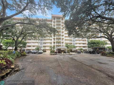 3520 Oaks Way, Pompano Beach, FL 33069