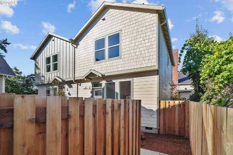 8627 SE WASHINGTON ST, Portland, OR 97216