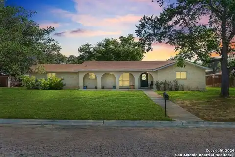 5 DONNA DR, Uvalde, TX 78801