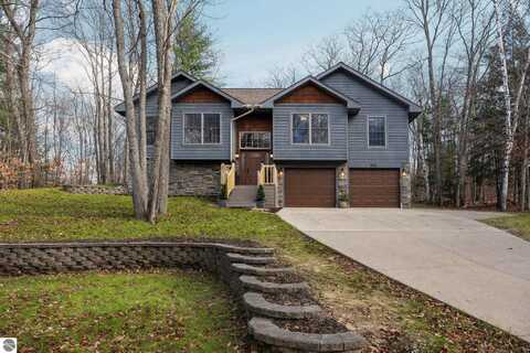 304 Michaywe, Gaylord, MI 49735