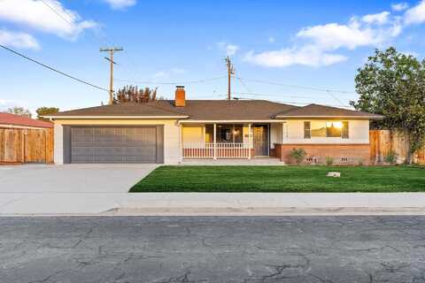 2129 Fairmont Drive, Hanford, CA 93230