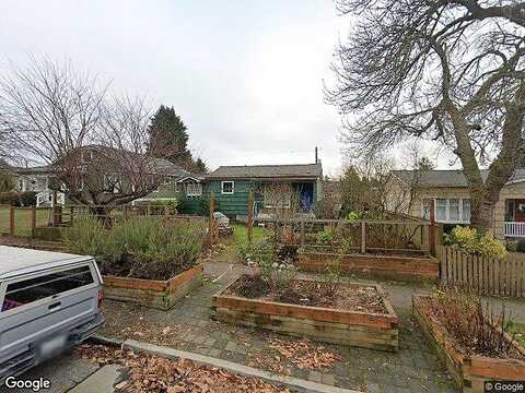 41St, SEATTLE, WA 98136