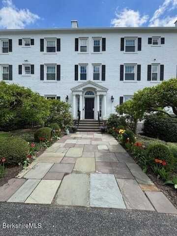 33 Maplewood Ave, Pittsfield, MA 01201