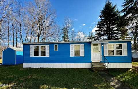 44 Lakewood Dr, Pittsfield, MA 01201