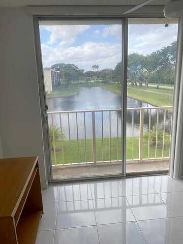 Bedford Dr, Delray Beach, FL 33446