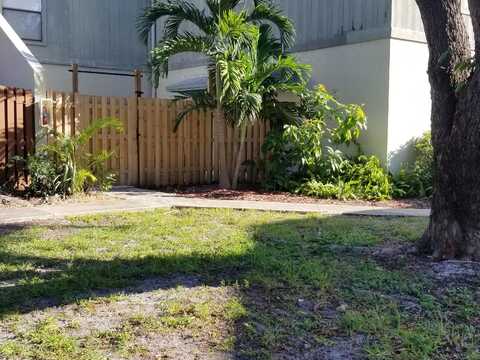 Crossings Cir, Boynton Beach, FL 33435