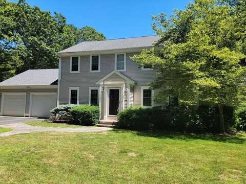 13 Quail Hollow Circle, Sandwich, MA 02563