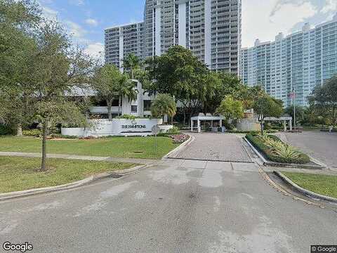 E Country Club Dr Ph 7, Miami, FL 33180