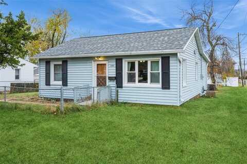 200 1st Ave, Hiawatha, IA 52233