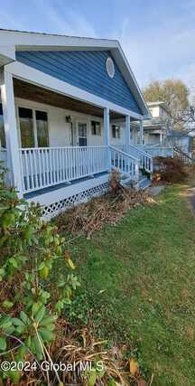 22 Edwards Road, North Greenbush, NY 12198