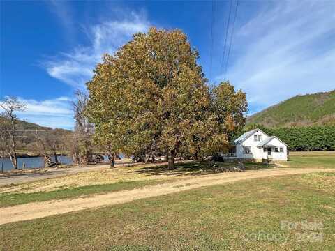 2124 River Road, Hot Springs, NC 28743