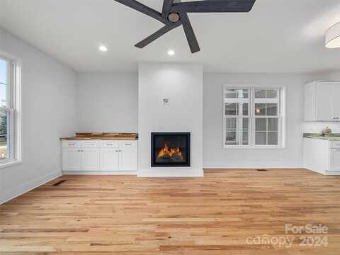 43 Skyvue Court, Saluda, NC 28773