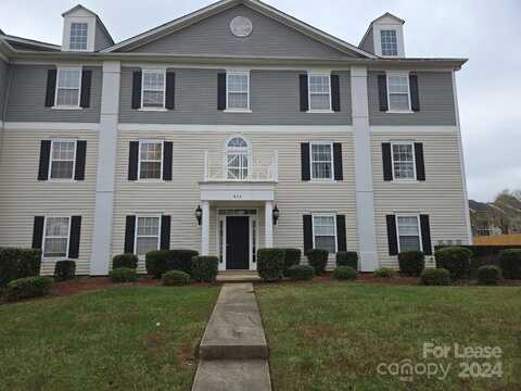 950 Plaza Walk Drive, Charlotte, NC 28215