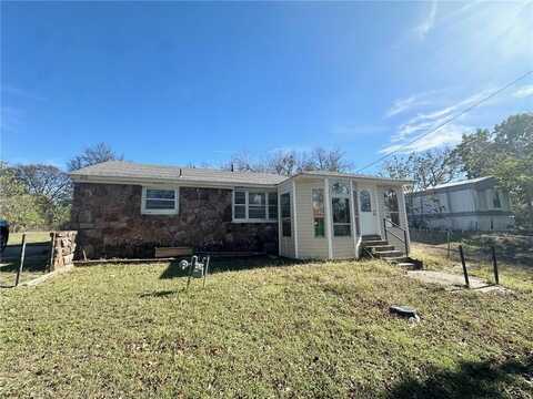 210 Locust ST, Locust Grove, OK 74352