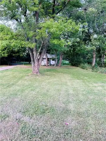 610 Happy Hollow RD, Fayetteville, AR 72701