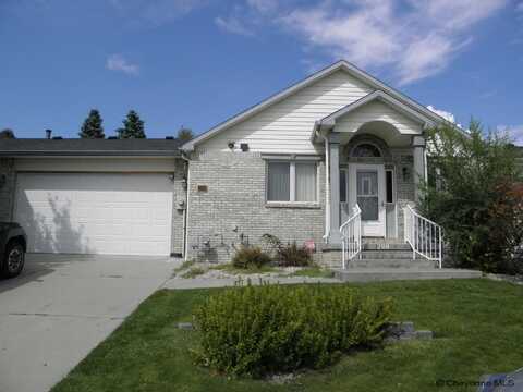 208 MANDAN LN, Cheyenne, WY 82007