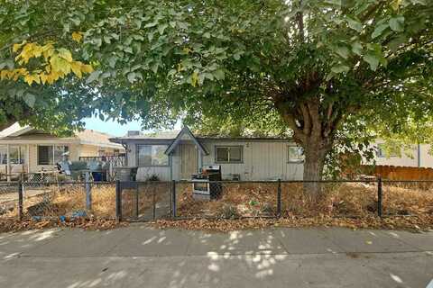 273 273 1/2 Jackson St, Coalinga, CA 93210