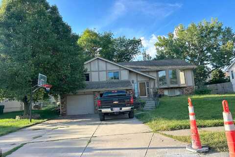 Cary St, Papillion, NE 68046