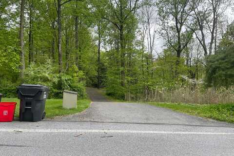 Barbara, ALBURTIS, PA 18011