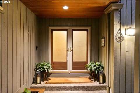 Hobbit, LAKE OSWEGO, OR 97034