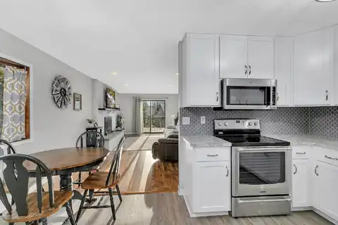 Rose, HUTCHINSON, MN 55350