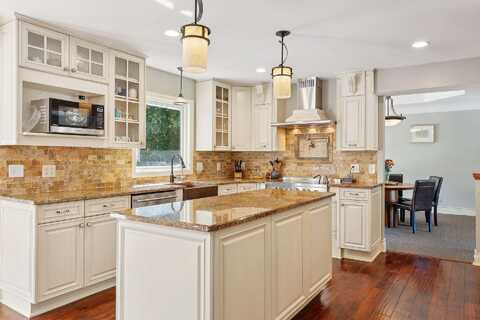 Upper Colonial, SAINT PAUL, MN 55118