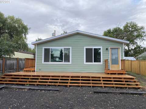 W Collins St, Goldendale, WA 98620