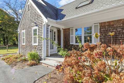 176 Palmer Ave, Falmouth, MA 02540