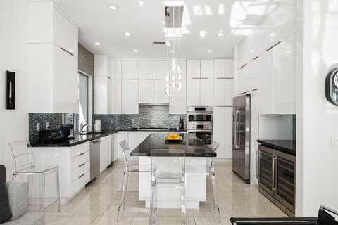 467 Desert Holly Drive, Palm Desert, CA 92211