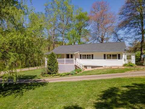 242 Henderson Rd, Franklin, NC 28734