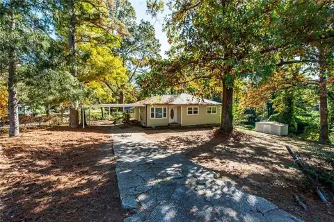 6055 Blackhawk Trail SE, Mableton, GA 30126