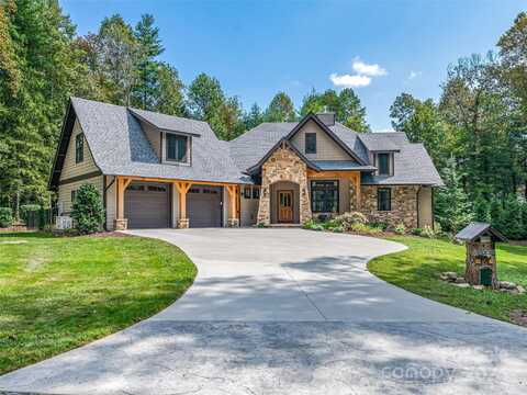 118 Camellia Way, Hendersonville, NC 28739