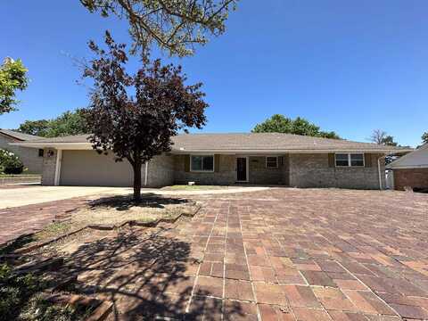 3320 Cheyenne Dr, Woodward, OK 73801