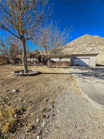 586 Desert Queen Road, Tonopah, NV 89049