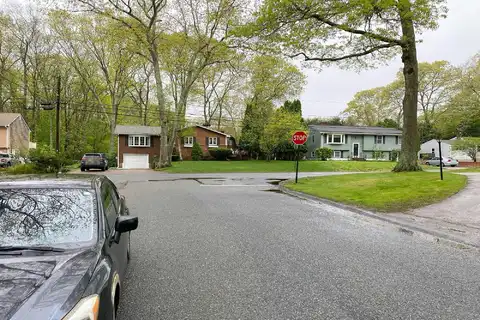 Bow, SAUNDERSTOWN, RI 02874