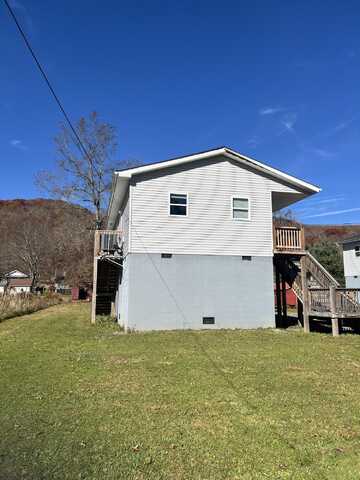 326 Valley Ave, Rainelle, WV 25962