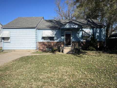 308 Pembroke Ln., Ellinwood, KS 67526