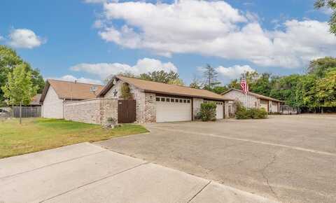800 Lois St, Kerrville, TX 78028