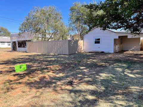 1507 N 5th Street, Tahoka, TX 79373