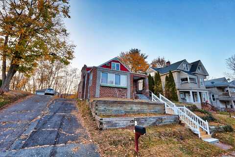 74 Kensington Heights, Meriden, CT 06451