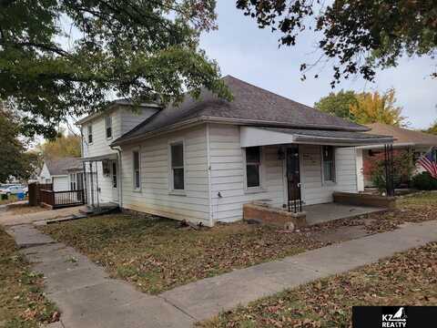 1901 Mclean Street, Falls City, NE 68355