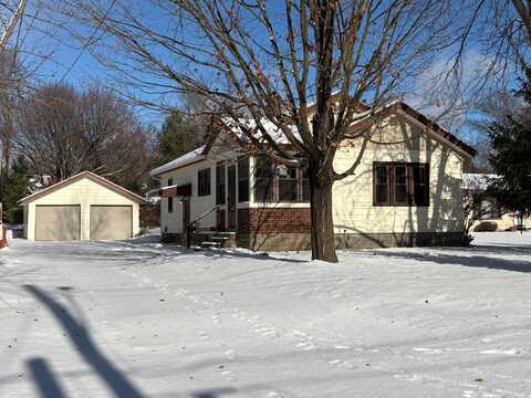 1335 Beechwood Street NE, Grand Rapids, MI 49505