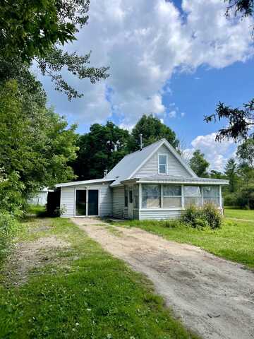 5215 E Pine Road, Edmore, MI 48829