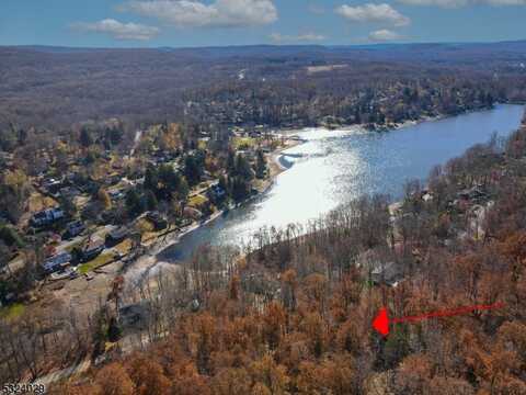 49 Hemlock Ave, Andover, NJ 07860